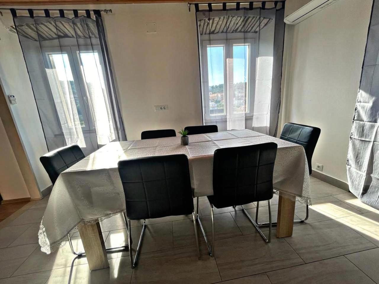 Amani Modern Apartment Lumbarda Dış mekan fotoğraf