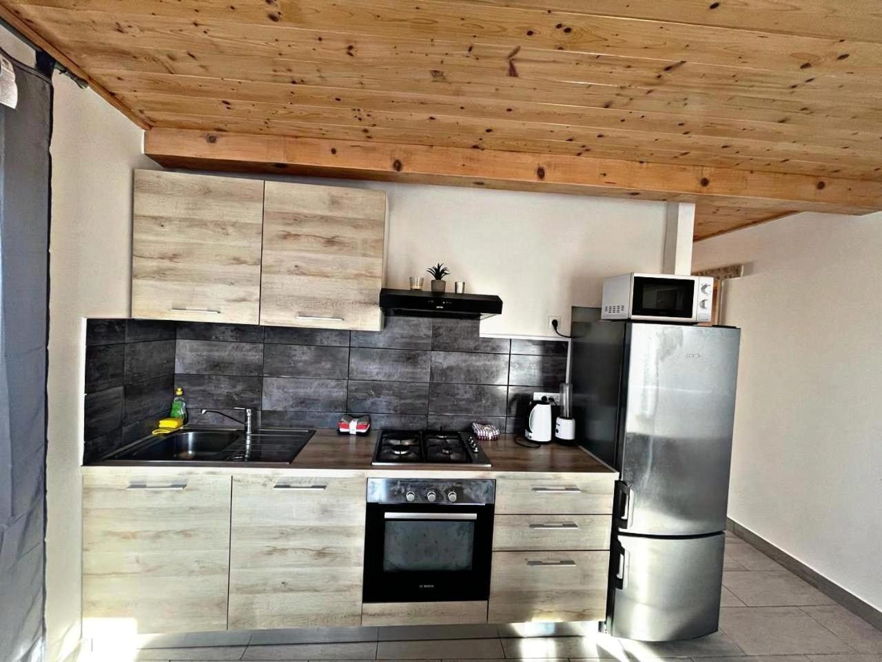 Amani Modern Apartment Lumbarda Dış mekan fotoğraf